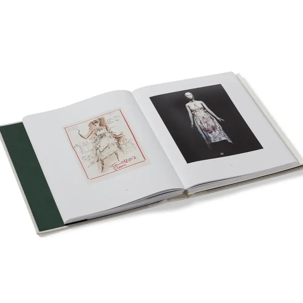Fashion Karl Lagerfeld: A Line Of Beauty Exhibition Catalogues