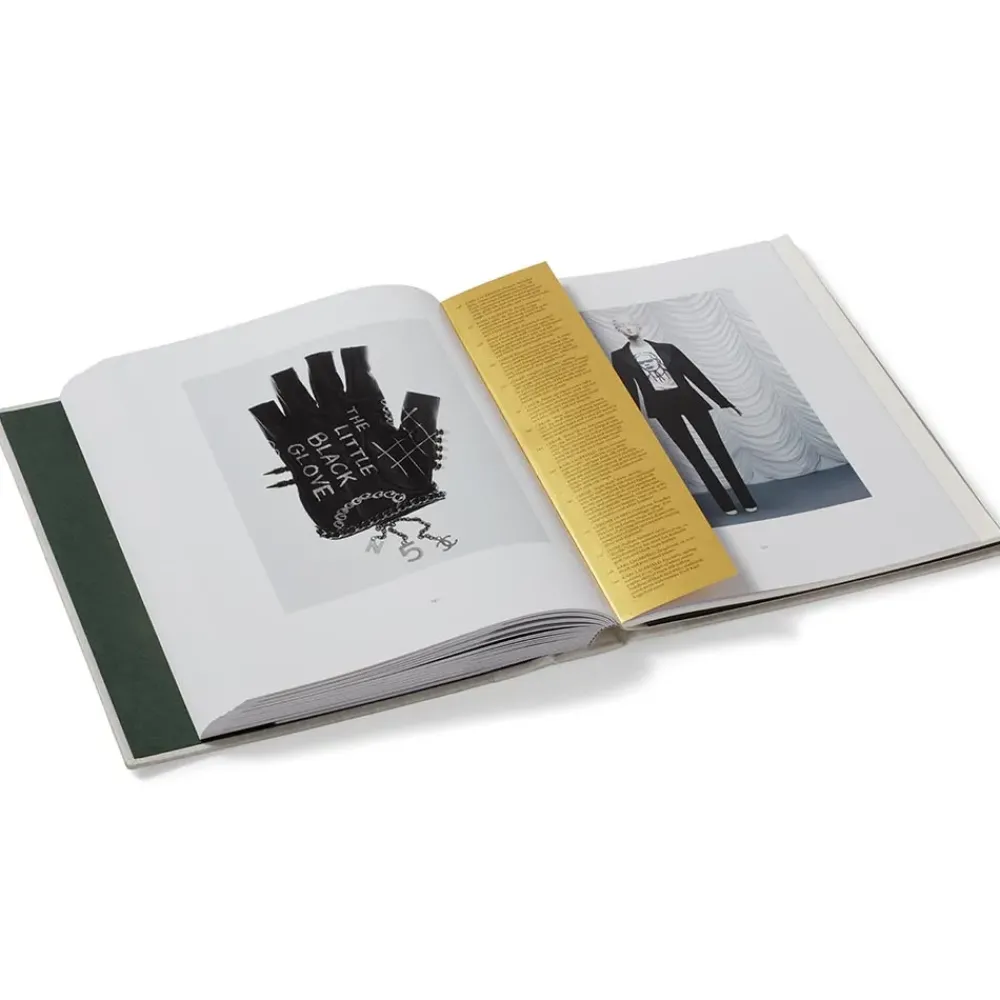 Fashion Karl Lagerfeld: A Line Of Beauty Exhibition Catalogues